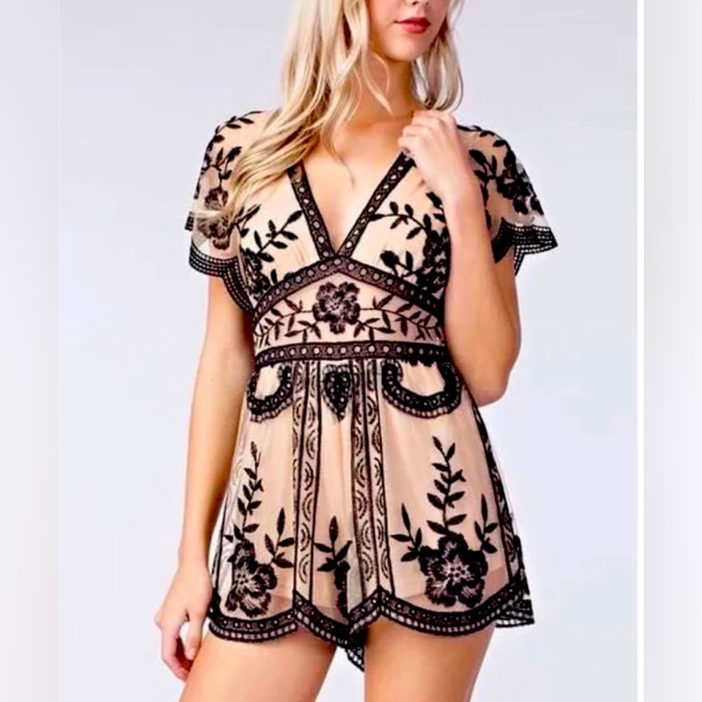 Honey Belle Floral Printed Lace Romper (Size small)